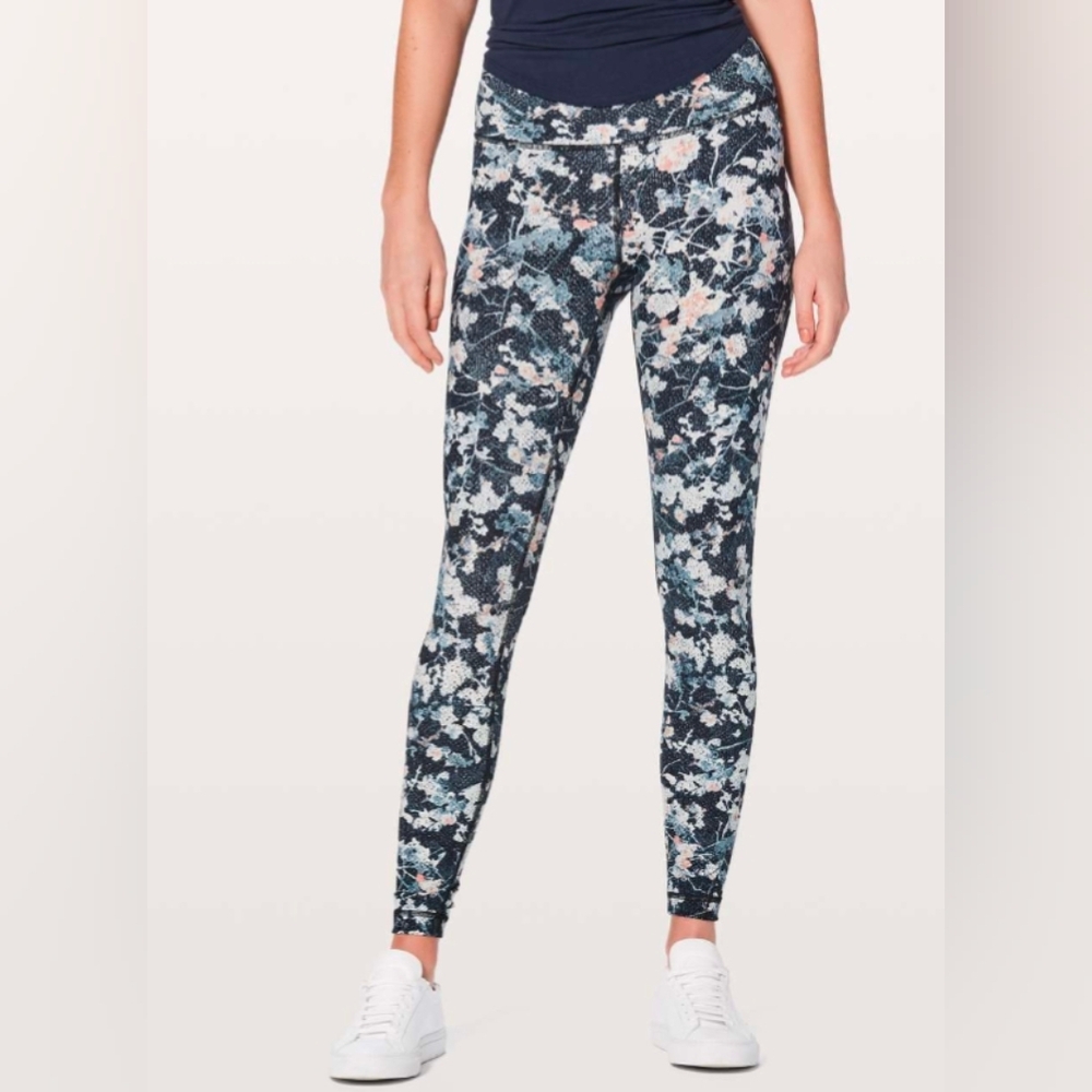 EUC Lululemon Wunder Under Hi-Rise Tight 28"